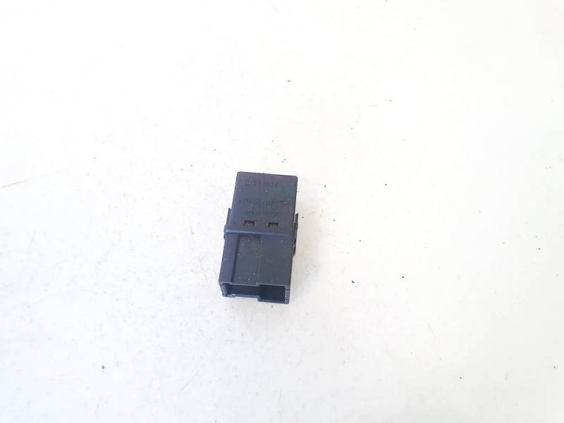 MB9533821L Volvo V40 1996 Relay module