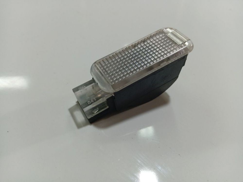 Volkswagen Passat 2001 Interior Door Light Lamp - FRONT RIGHT