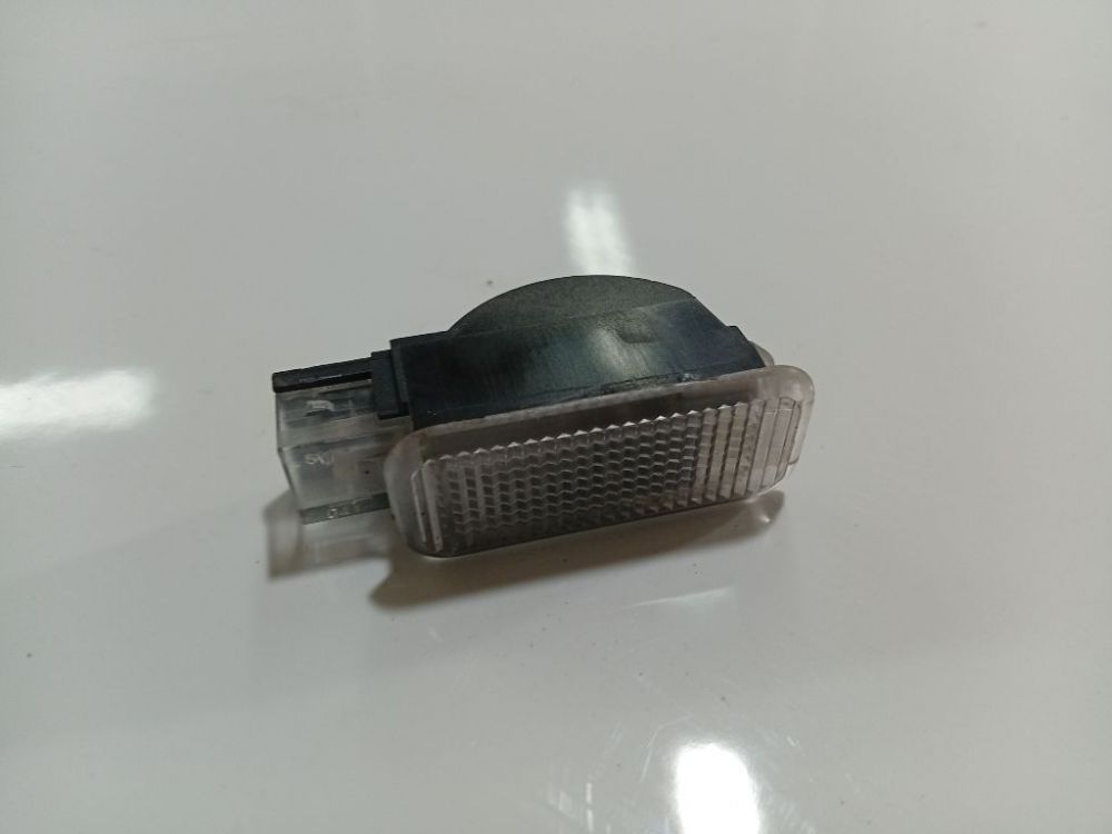 Volkswagen Passat 2001 Interior Door Light Lamp - FRONT RIGHT - Thumbnail 2