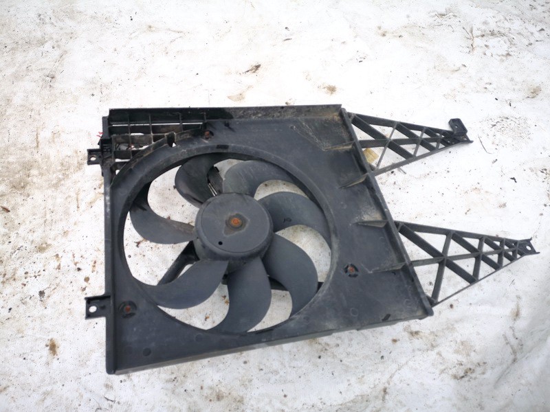 1J0121207 Audi A3 1997 Diffuser, Radiator Fan