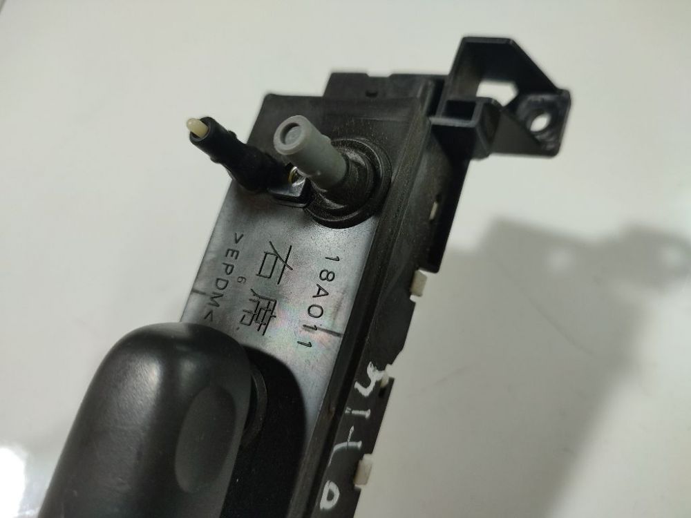 1IR18A188 Toyota Avensis 2005 Seat Control Button (seat control switch) - Thumbnail 2