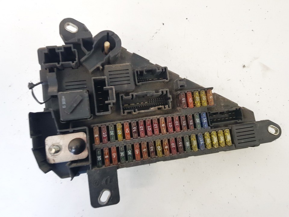 913883001 BMW 5-Series 2006 Fuse box