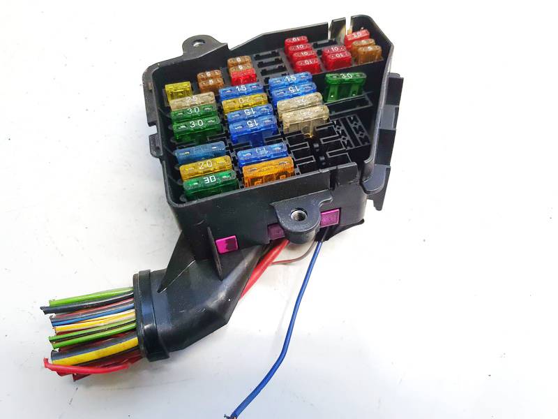 8D1941824 Audi A4 1995 Fuse box