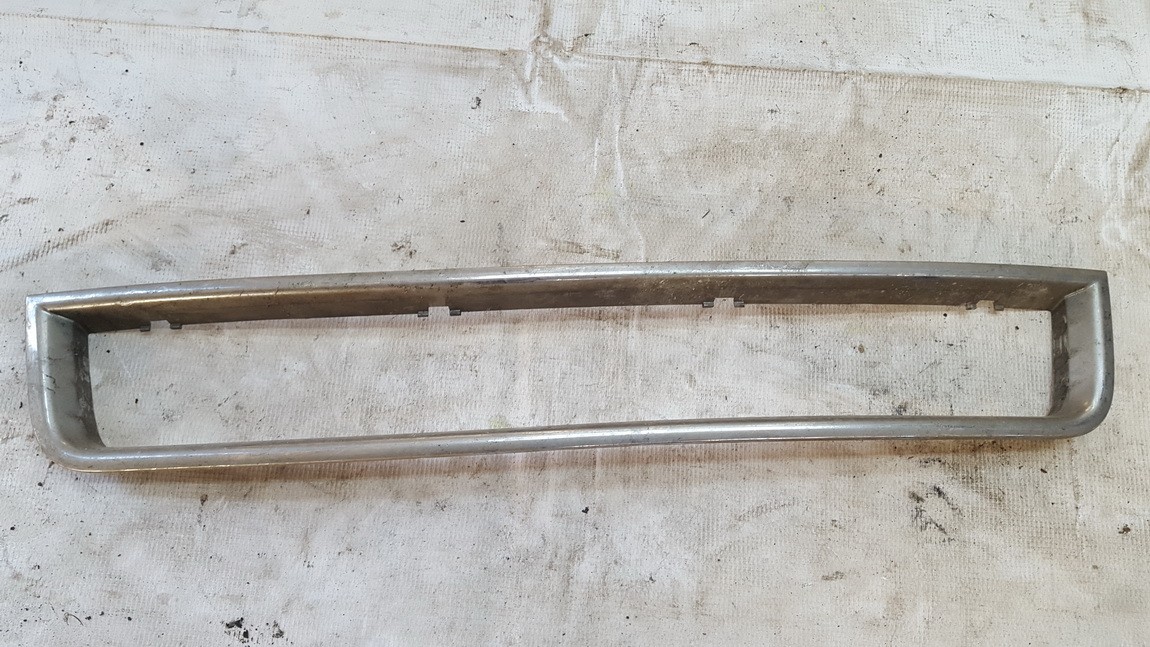 8E0807647 Audi A4 2004 Hood grille - FRONT