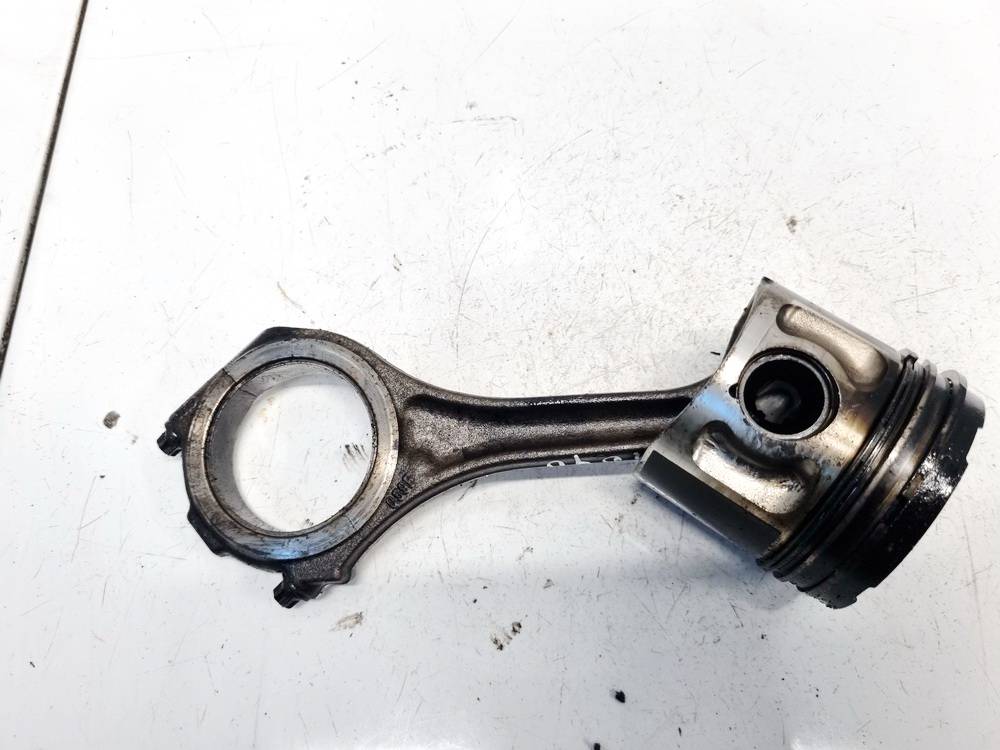 Audi A4 1998 Tłok z korbowodem