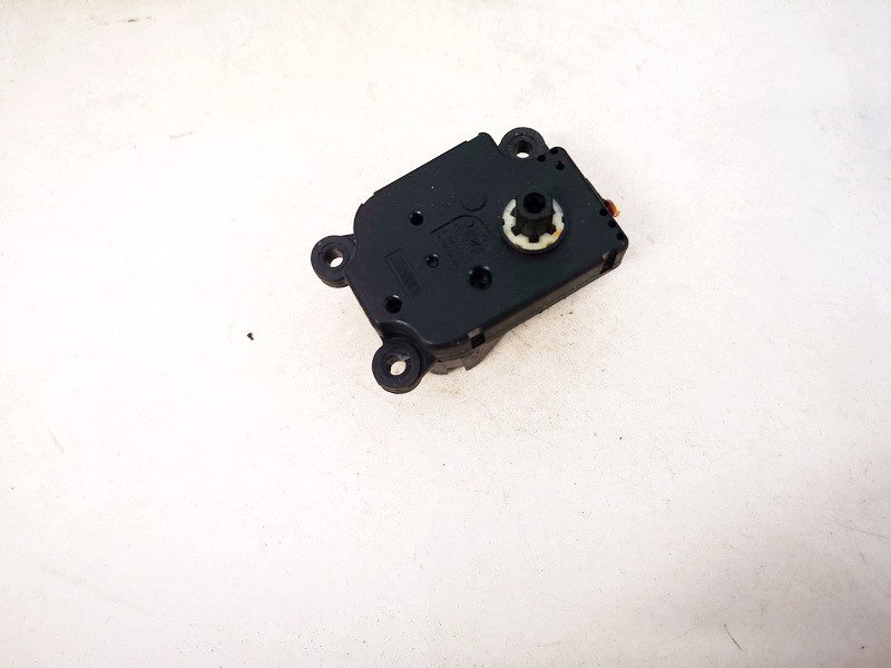 113930072 BMW 1-Series 2009 Sildītāja vārsta motoriņš - Thumbnail 3