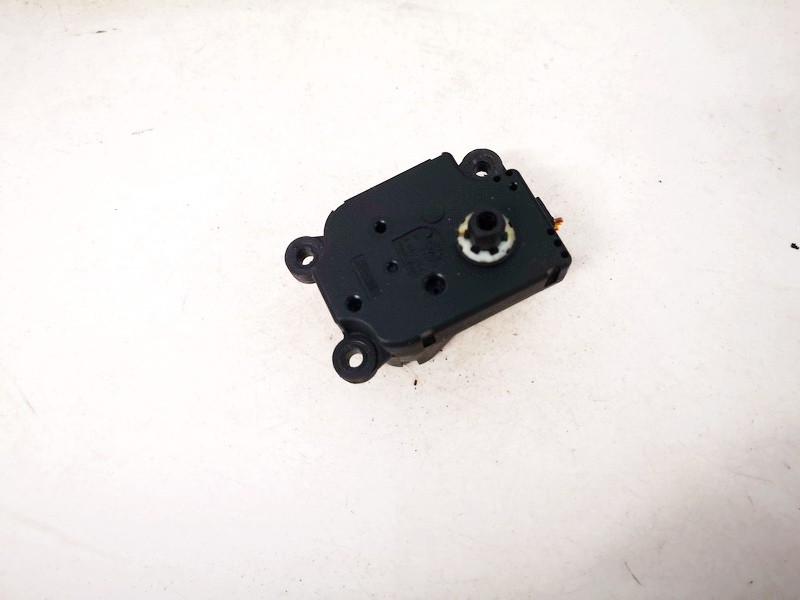 113930072 BMW 1-Series 2009 Sildītāja vārsta motoriņš - Thumbnail 3