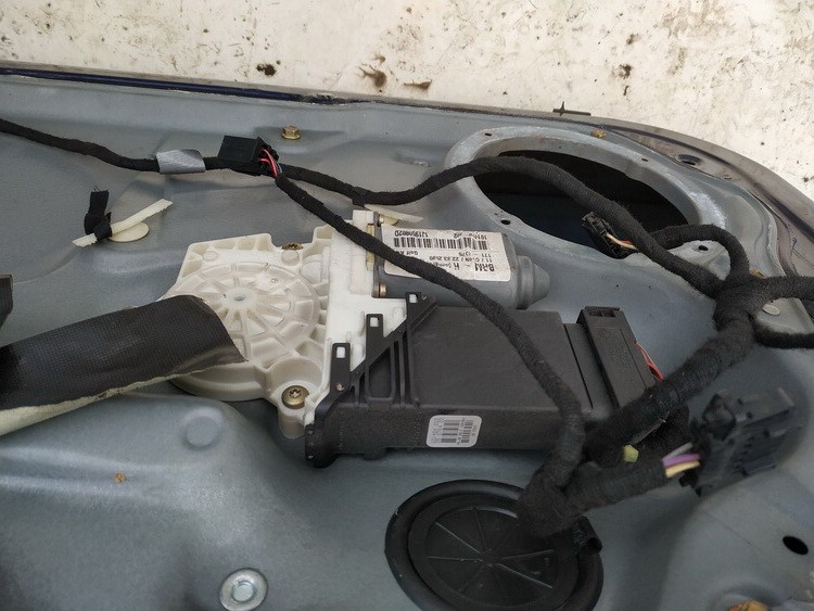 1J1959802D Volkswagen Golf 2000 Window Motor - FRONT RIGHT