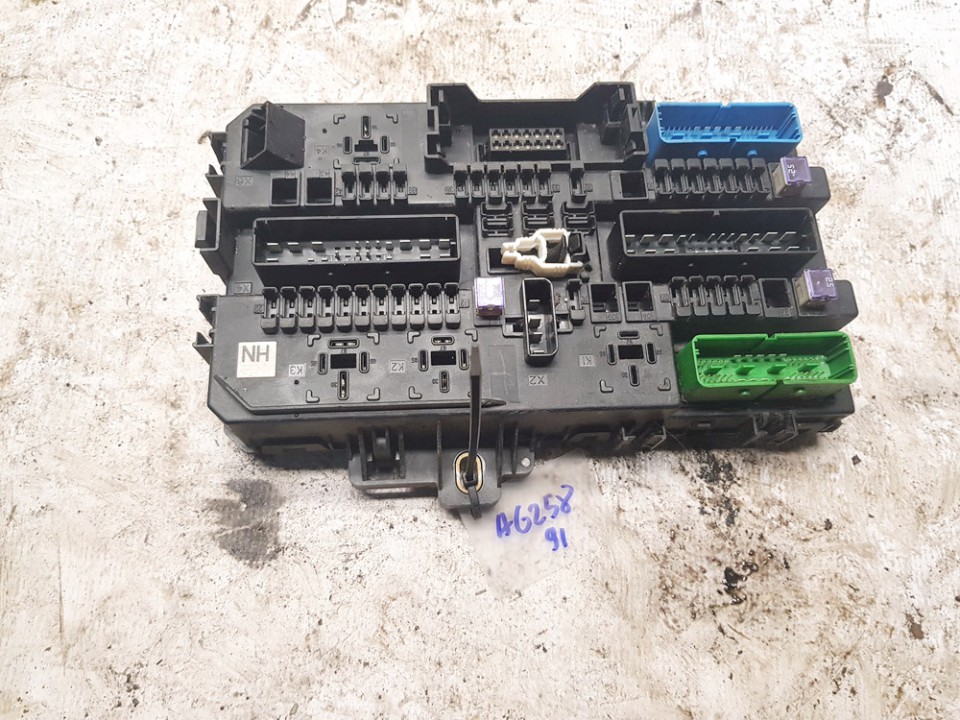 13220829 Opel Zafira 2009 Fuse box