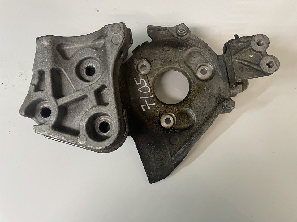 8200139366 used Engine Mount Bracket and Gearbox Mount Bracket Renault