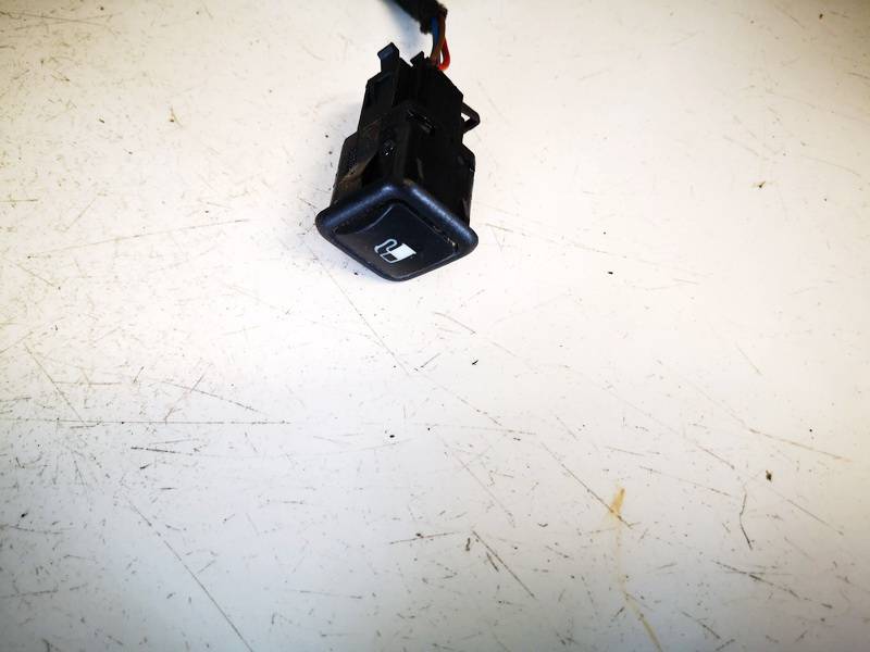 3B0959833A Volkswagen Golf 1999 Fuel Cap Switch (Gas Fuel Door Switch Button)