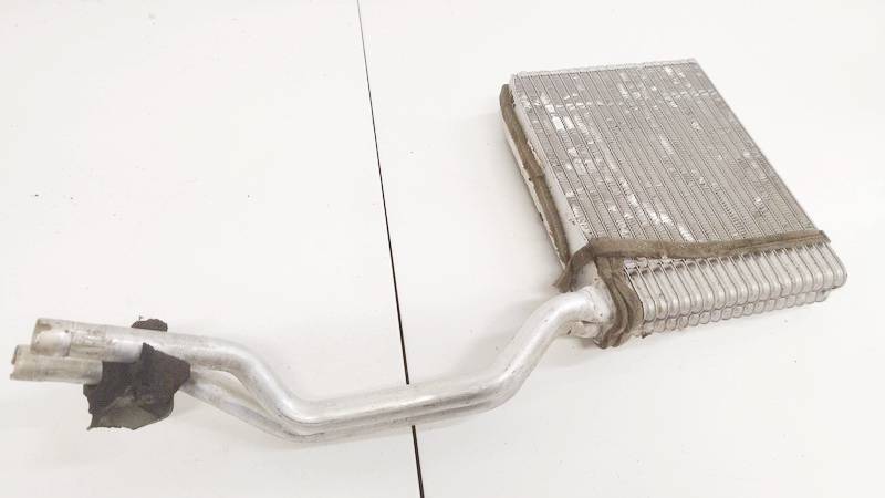 VP3M5H18476FA Ford Focus 2008 Salono peciuko radiatorius