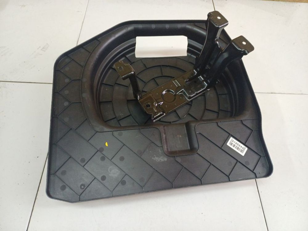 8T0012116 Audi A5 2009 Rezerves riteņa vāciņš - Thumbnail 3