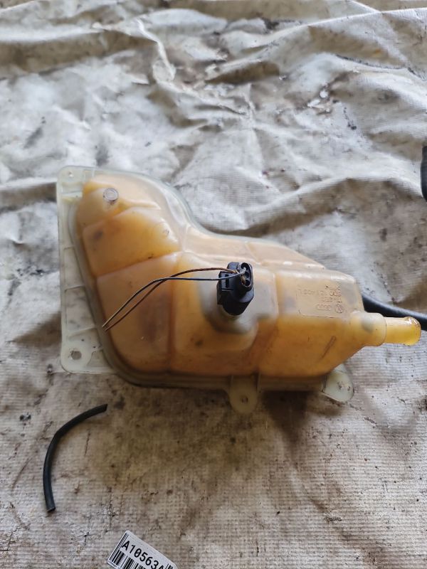 8D0121403L Volkswagen Passat 2000 Expansion Tank coolant (RADIATOR EXPANSION TANK BOTTLE ) - Thumbnail 2
