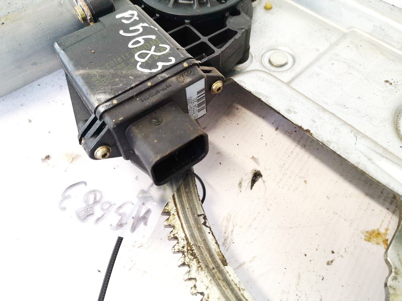 0130821655 Opel Vectra 1998 Durvju loga pacēlāja motors - PRIEKŠA PA LABI - Thumbnail 2