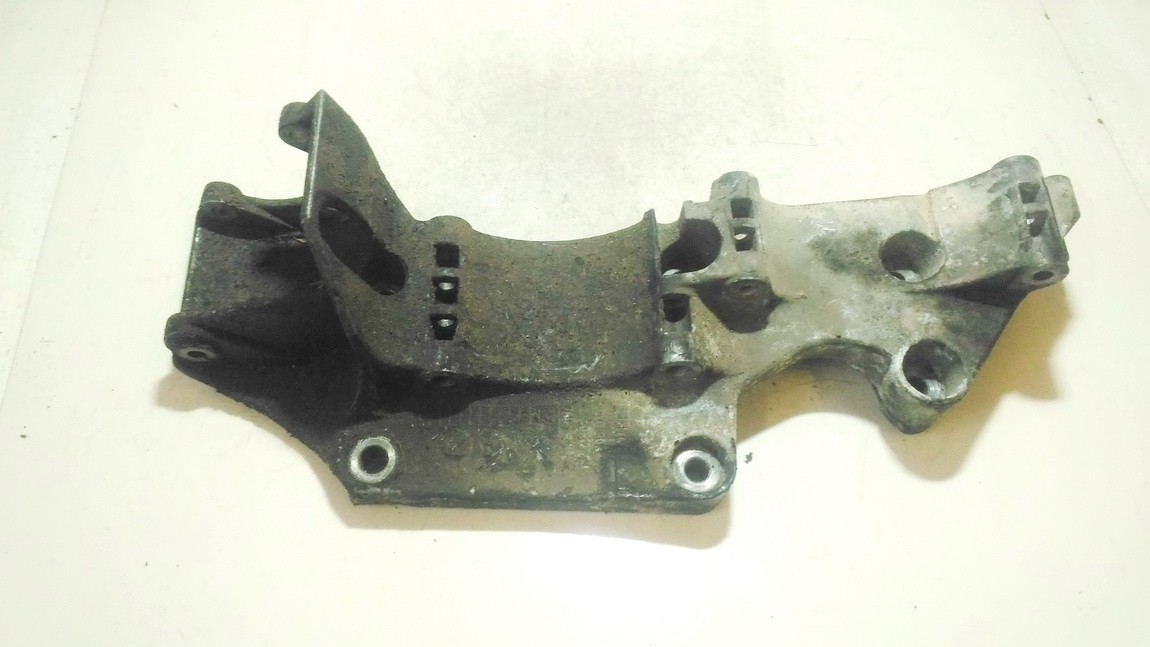 R045903143C Volkswagen Transporter 2003 Engine Mount Bracket and Gearbox Mount Bracket