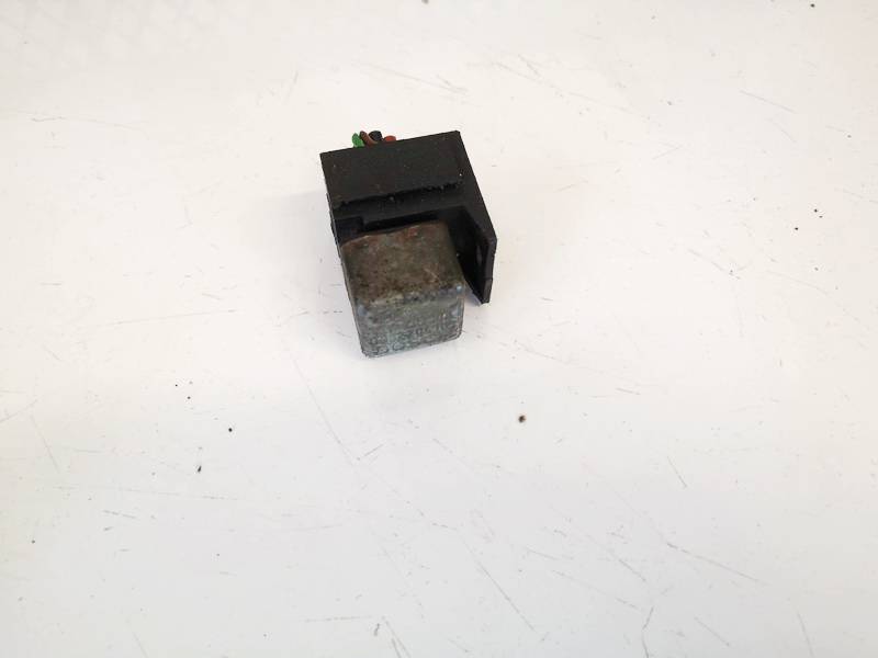0332204103 Audi 100 1994 Relay module