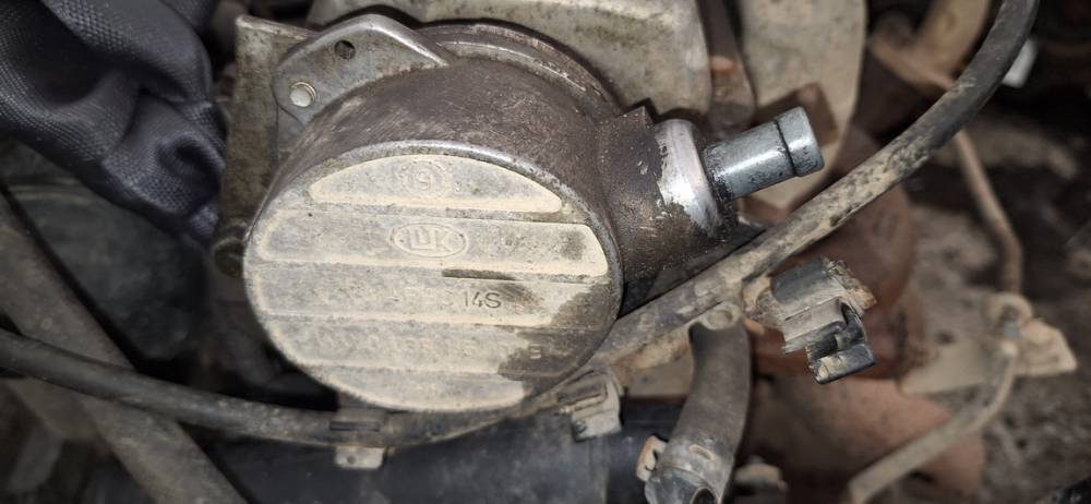 038145101B Volkswagen Golf 2001 Bremžu vakuuma sūknis