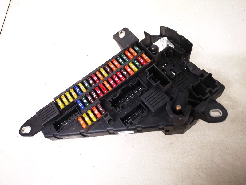 913883001 BMW 5-Series 2006 Fuse box