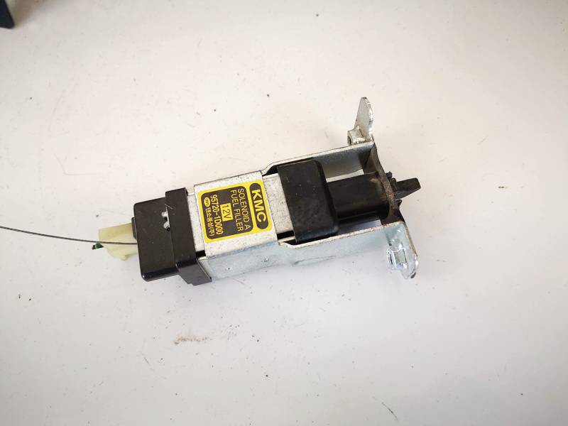 957201D000 Kia Carens 2007 Fuel Flap Motor - Thumbnail 2