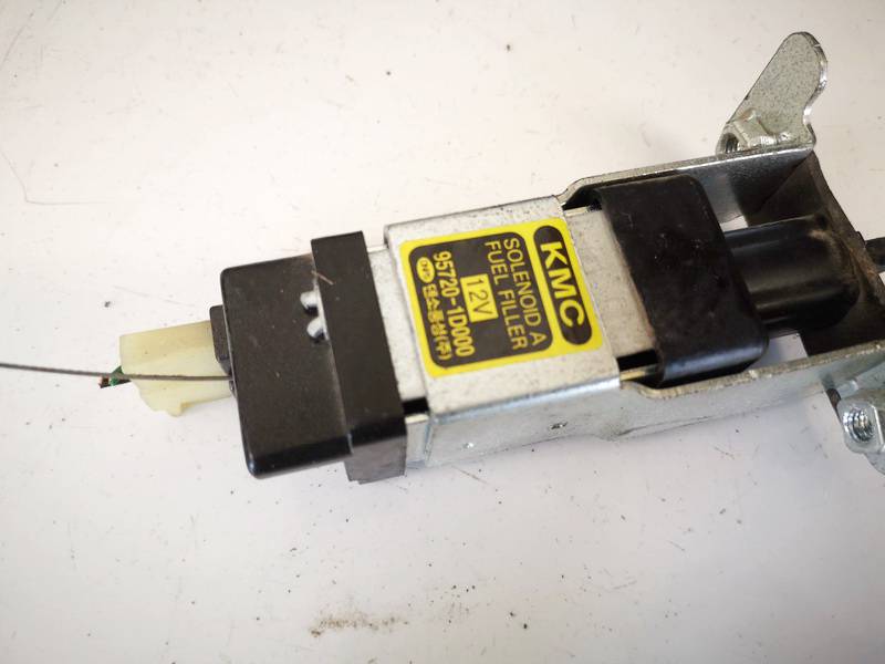 957201D000 Kia Carens 2007 Fuel Flap Motor - Thumbnail 3