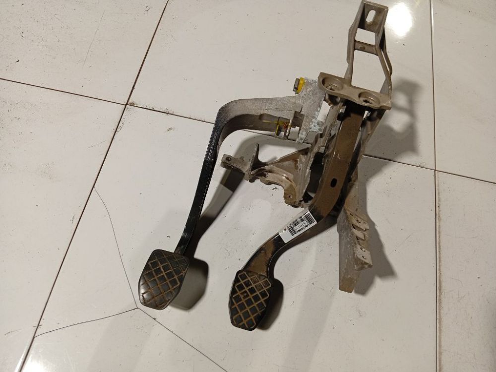 8D1721117P Volkswagen Passat 2005 Pedal work, Brake pedal, Pedal bracket, Clutch pedal