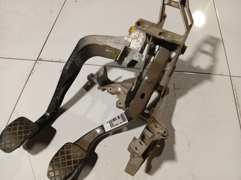 8D1721117P Volkswagen Passat 2005 Pedal work, Brake pedal, Pedal bracket, Clutch pedal - Thumbnail 3