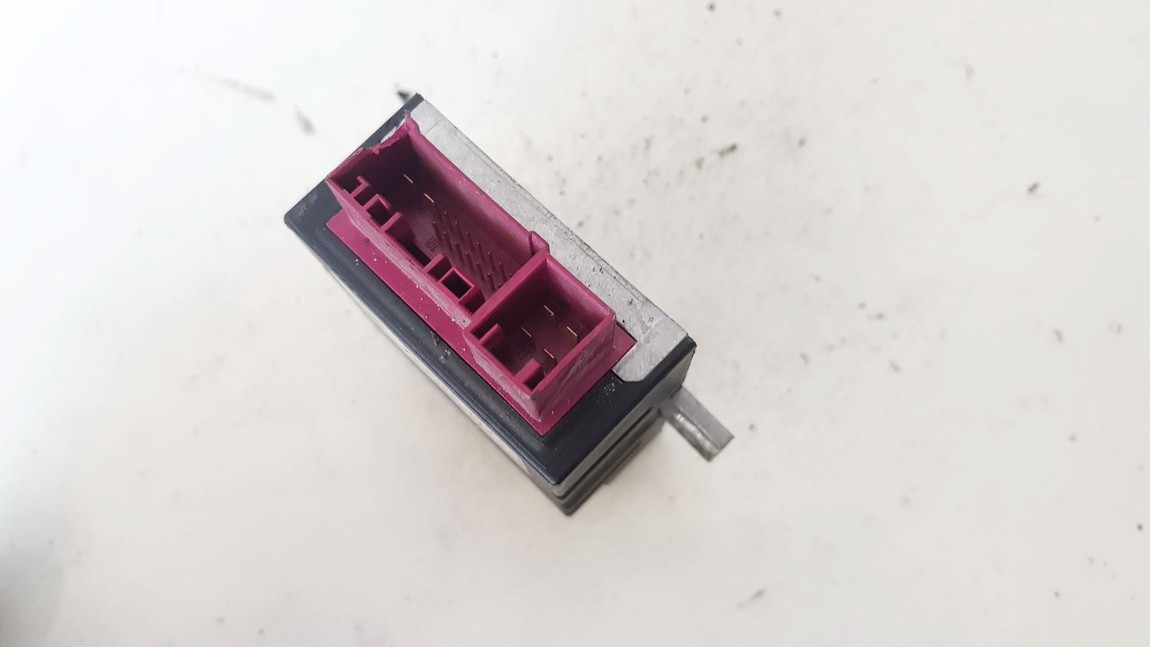 1614718042701 BMW 5-Series 2005 Relais Kraftstoffpumpe - Thumbnail 3