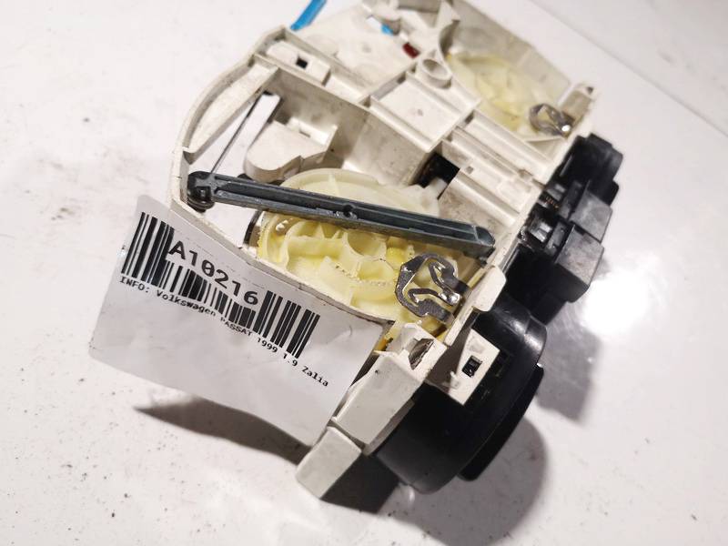 Volkswagen Passat 1999 Блок управления климатической установкой - Thumbnail 3