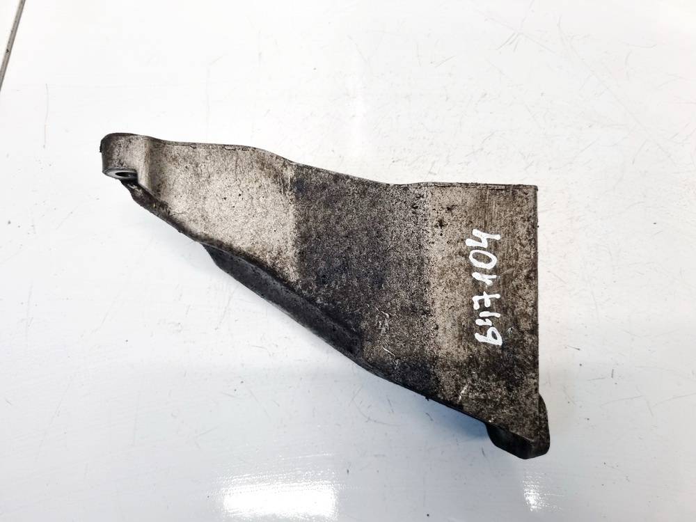 8D0199307P Volkswagen Passat 2003 Engine Mount Bracket and Gearbox Mount Bracket