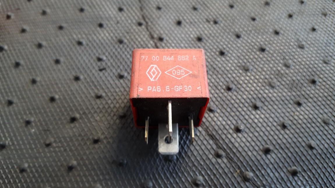 7700844682A 03540 Relay module Opel Vivaro 2003 1.9L EIS00235316