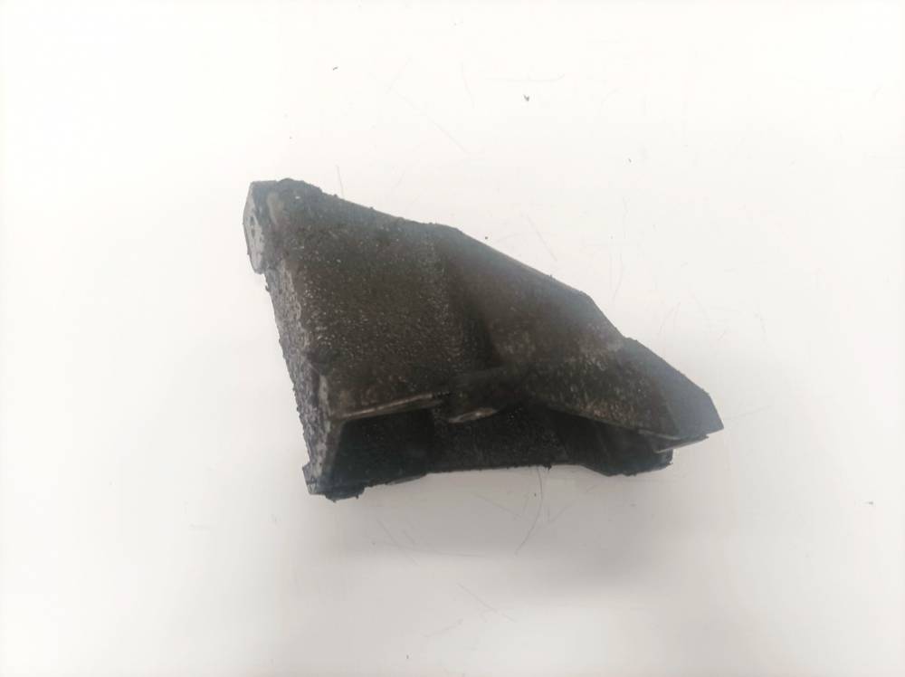 8D0199307L Volkswagen Passat 1997 Variklio kronsteinas ir Greiciu dezes kronsteinas