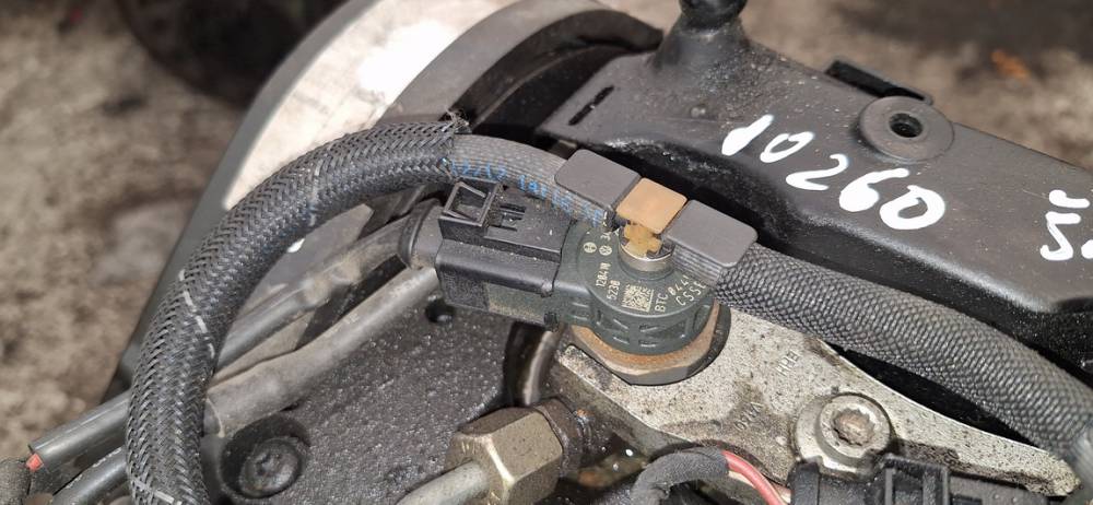 03L130277J Skoda Yeti 2012 Fuel Injector