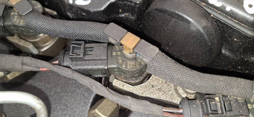 03L130277J Skoda Yeti 2012 Fuel Injector