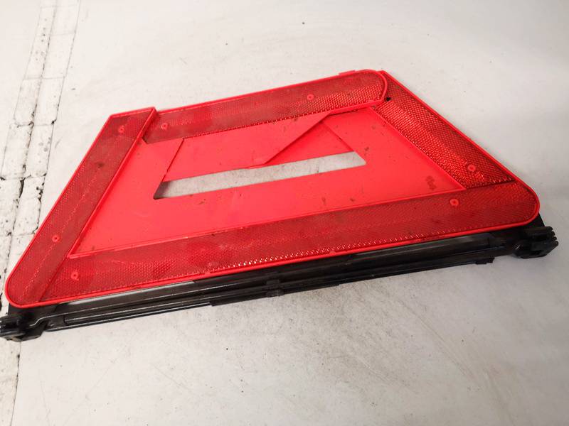 4B5860251L Skoda Superb 2002 Warning Triangle Integrated into Trunk