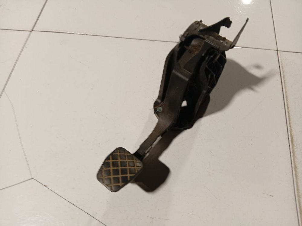 1T1721059S Volkswagen Touran 2003 Sankabos pedalas