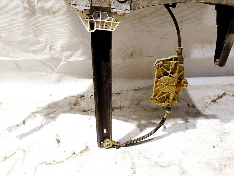 4F0839462 Audi A6 2005 Durvju loga pacēlājs - AIZMUGURE PA LABI