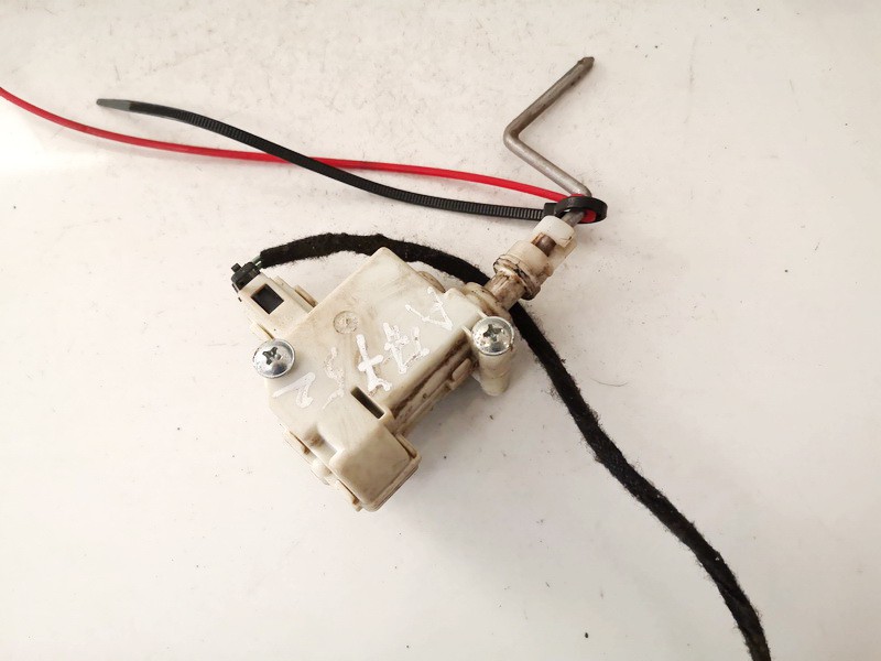 4b9862153 3b0959781 Fuel Flap Motor Audi A6 2004 2.4L EIS01525332