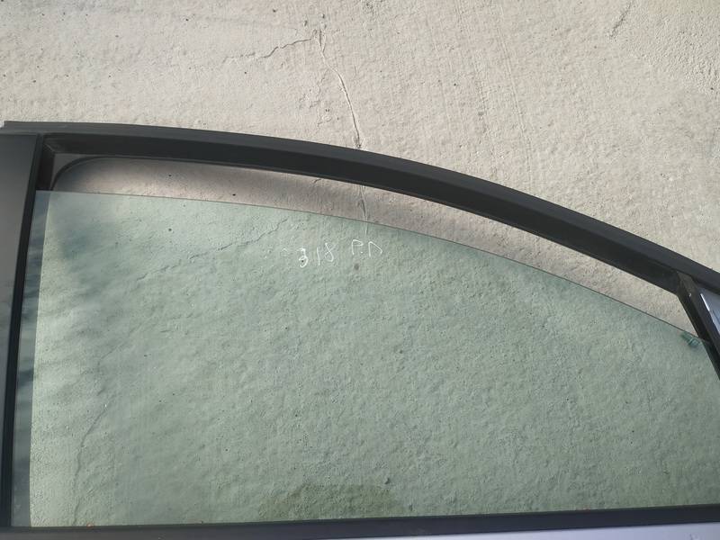 AS2 Volkswagen Touran 2005 Oven lasi - EDESSÄ OIKEALLA