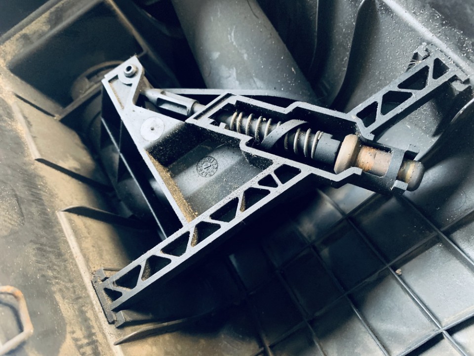 Audi 80 1994 Air filter box - Thumbnail 3