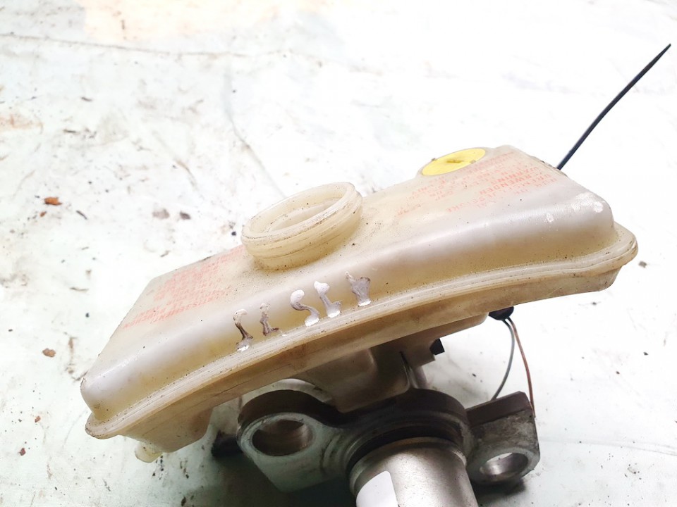 8e0611301e used Brake Master Cylinder Reservoir Volkswagen Passat 2002