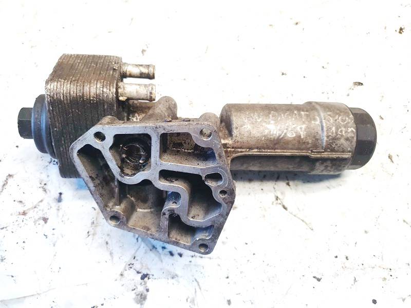 038115389C Volkswagen Passat 2002 Tepalo filtro korpusas