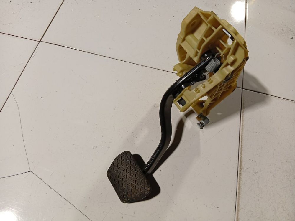 BMW 5-Series 2006 Pedał hamulca