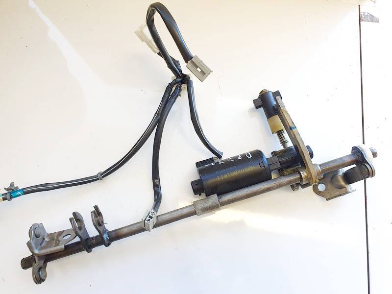 M2002261R11 Nissan Primera 2002 Istuimen moottori - EDESSÄ OIKEALLA