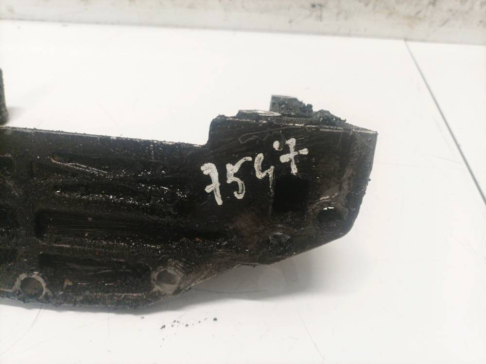 050199307 Volkswagen Passat 1997 Variklio kronsteinas ir Greiciu dezes kronsteinas - Thumbnail 2