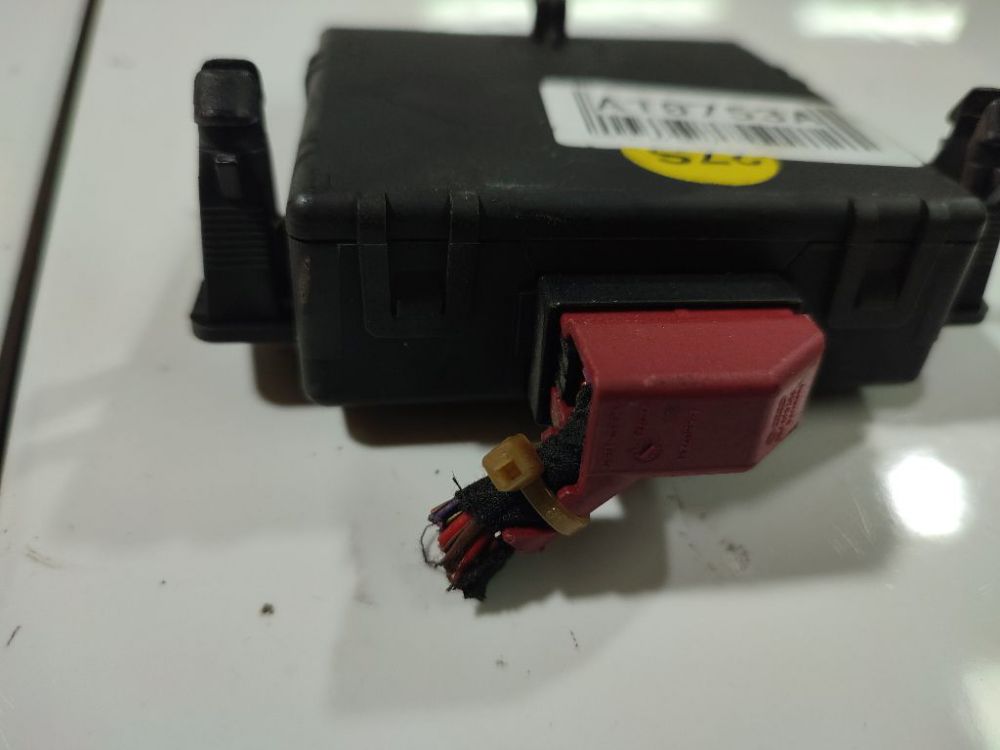 1K0907530E Volkswagen Golf 2004 Door control relay (DOOR CONTROL UNIT MODULE ECU )