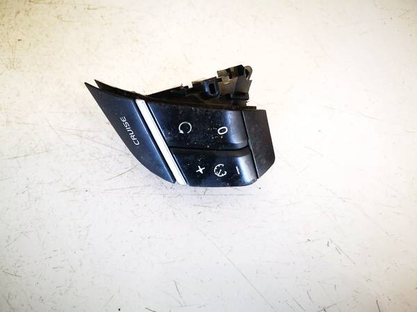 19206 Volvo XC 90 2007 Holden Steering Wheel Button