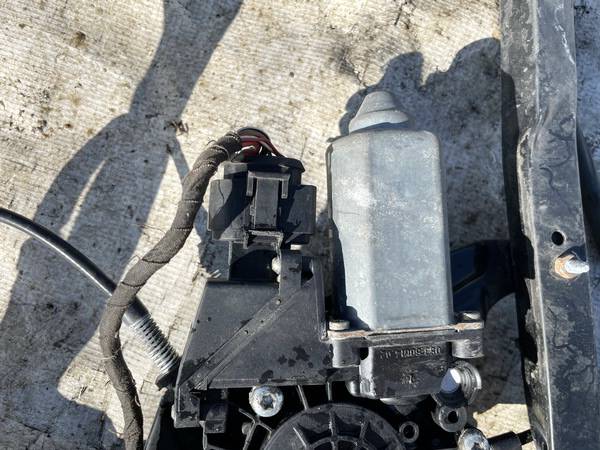 0536001402 Audi A3 1996 Durvju loga pacēlāja motors - PRIEKŠA PA KREISI - Thumbnail 4