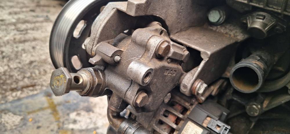 038145255B Volkswagen Golf 2000 Pump assembly - Power steering pump - Thumbnail 4