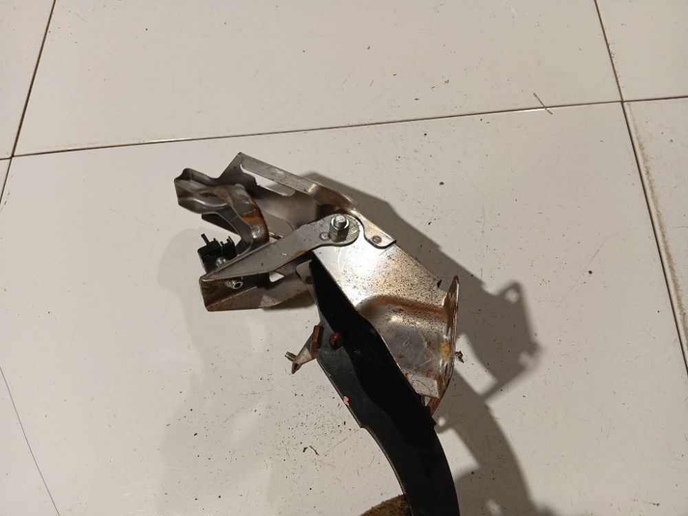 Subaru Forester 2010 Pedal work, Brake pedal, Pedal bracket, Clutch pedal - Thumbnail 4